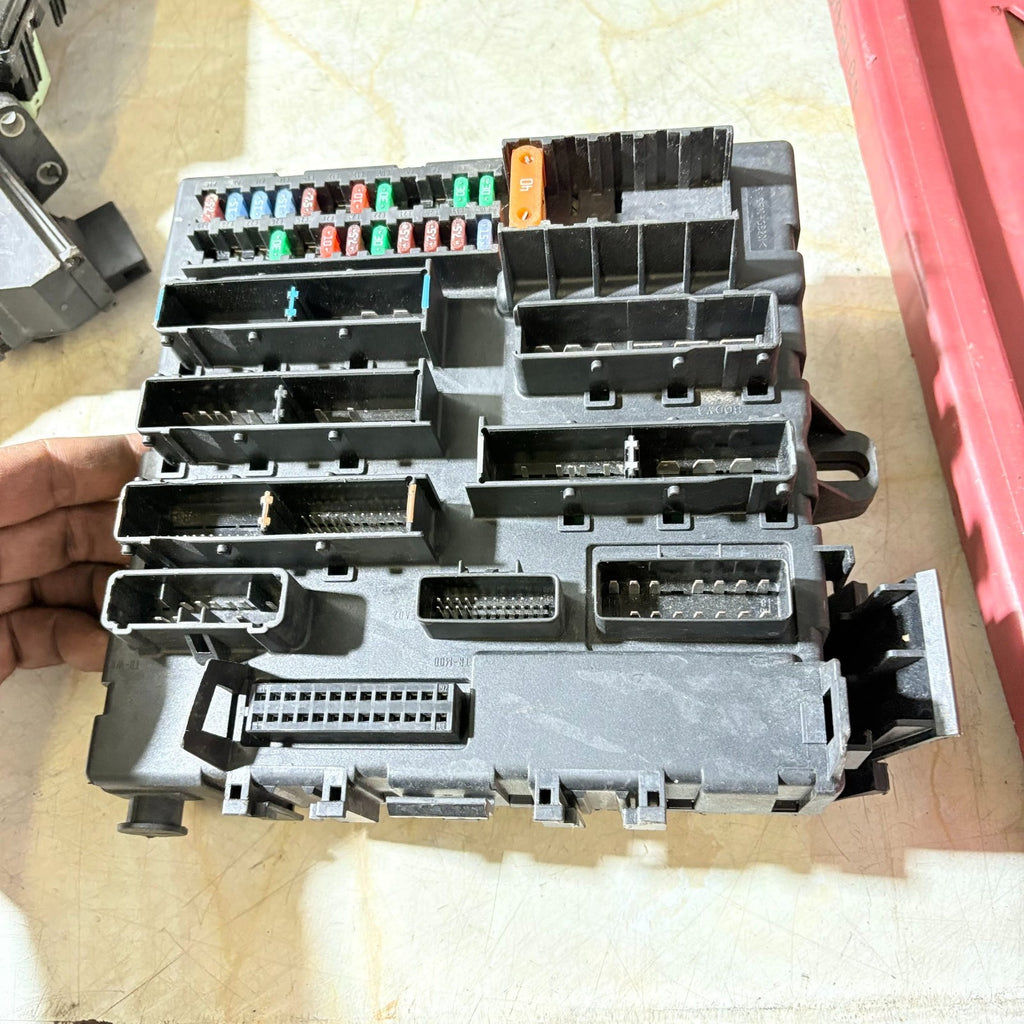 VAUXHALL VECTRA MK2 C 02-09 1.9 DIESEL FUSE RELAY BOX 460 023 260