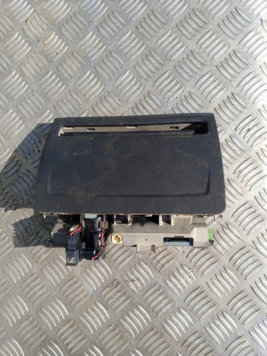 AUDI A3 8V ALPINE CENTRAL INFORMATION DISPLAY SCREEN 8V0857273M