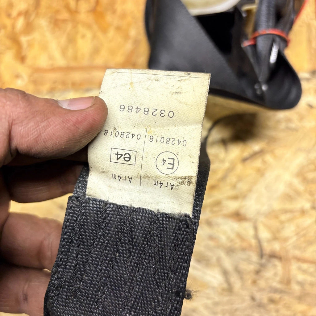 MITSUBISHI SHOGUN SEAT BELT REAR RIGHT DRIVER SIDE 2004