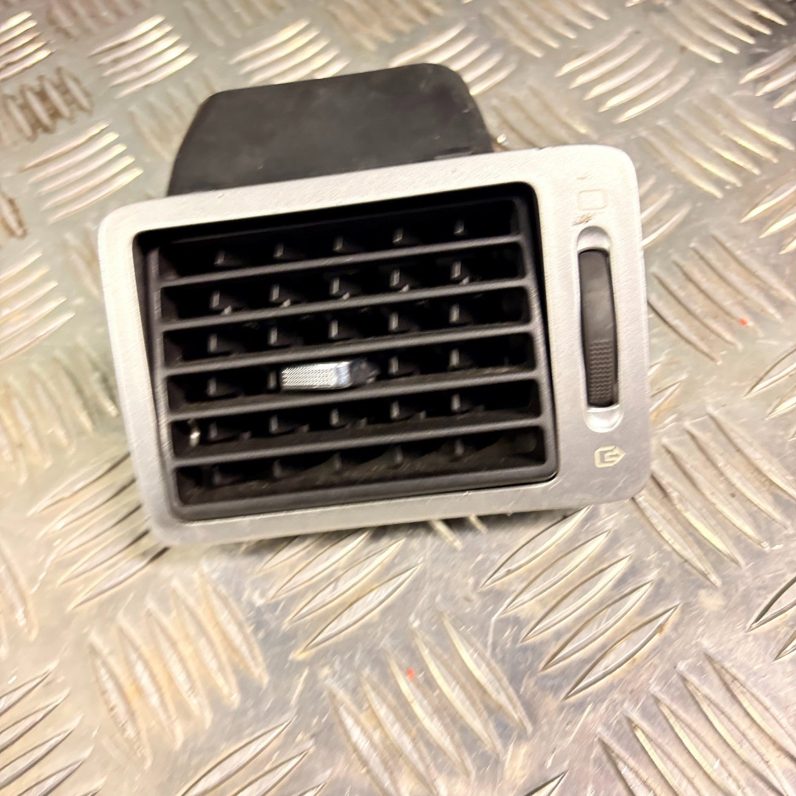 Peugeot 307 Driver Right Front Air Vent Heater Grill Louvre O/S/F 01-08