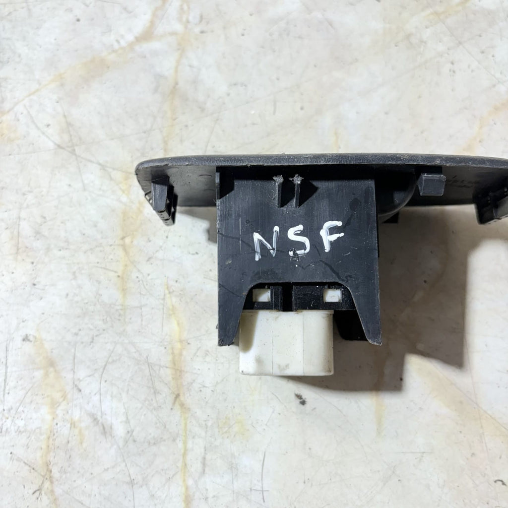Mitsubishi Shogun Pajero 1999-2006 Front Left Window Switch MR445659