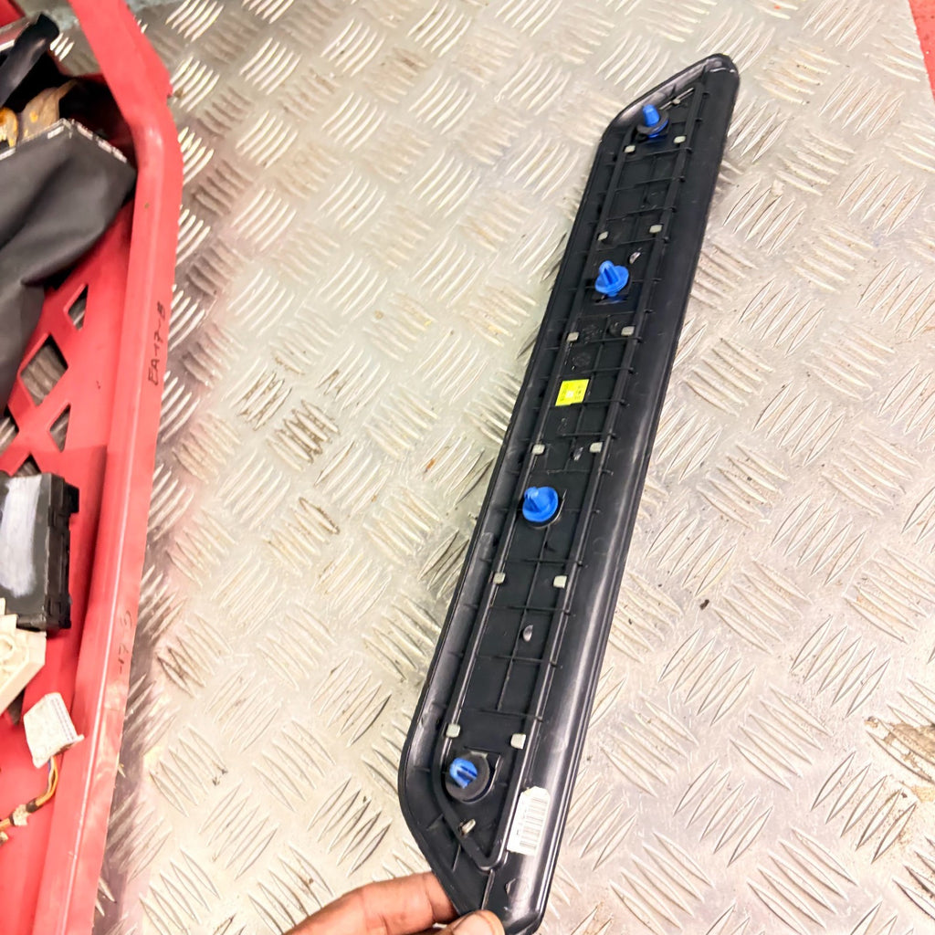 HYUNDAI I40 2017 REAR LEFT SIDE DOOR SILL STEP COVER TRIM