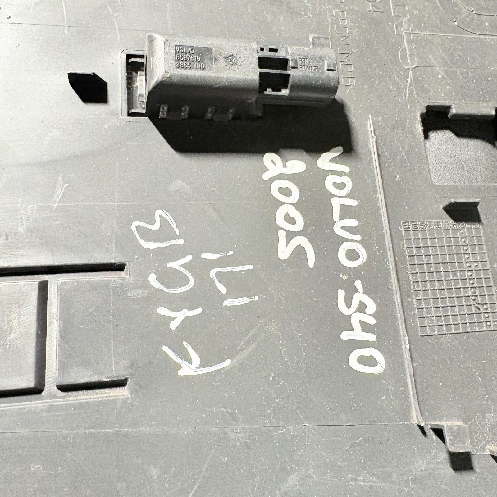 Volvo S40 V50 2004-2012 Dash Glove Box Storage Compartment Black 9481664