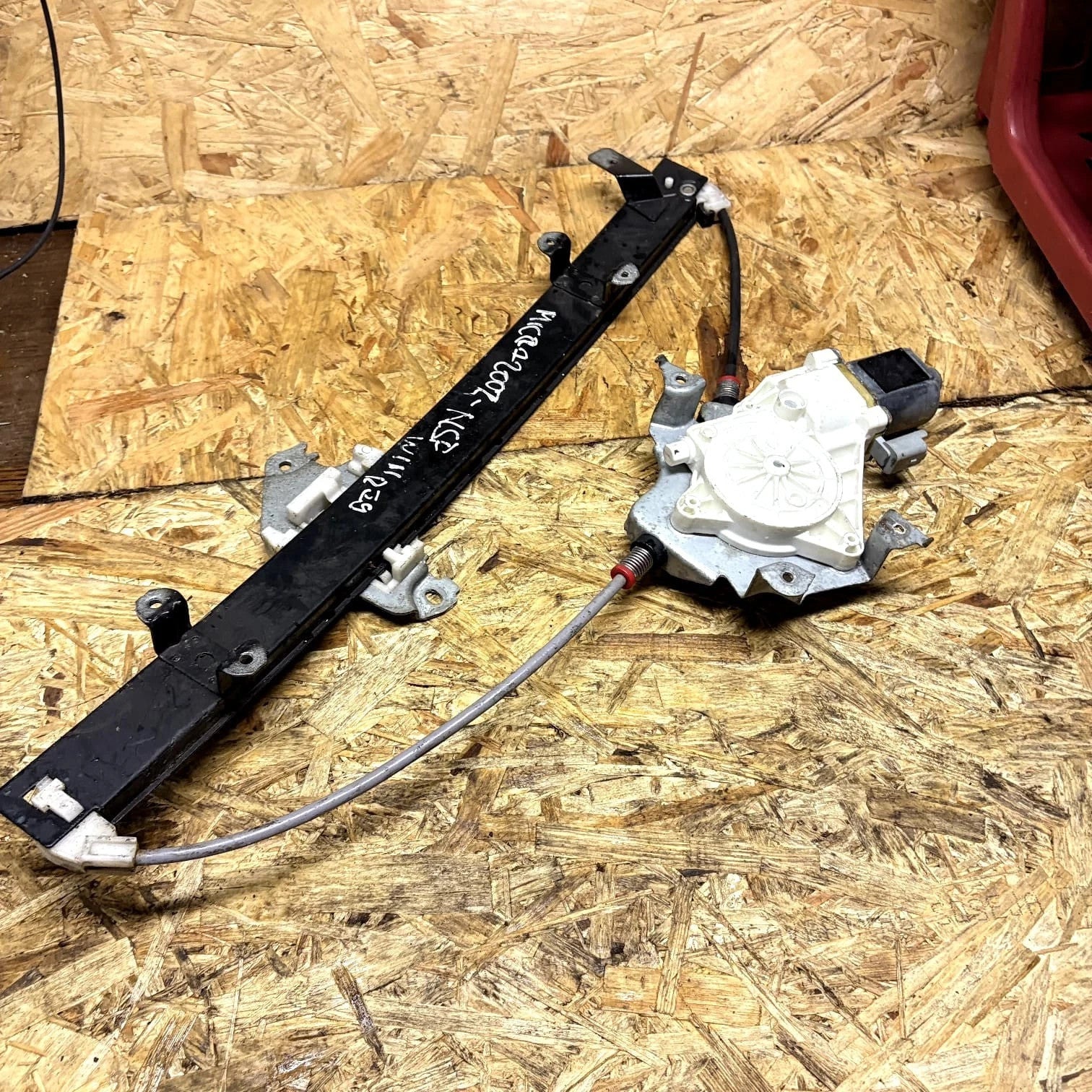 NISSAN MICRA 2002 PASSENGER FRONT SIDE WINDOW REGULATOR 5 DOOR 80700BC60B