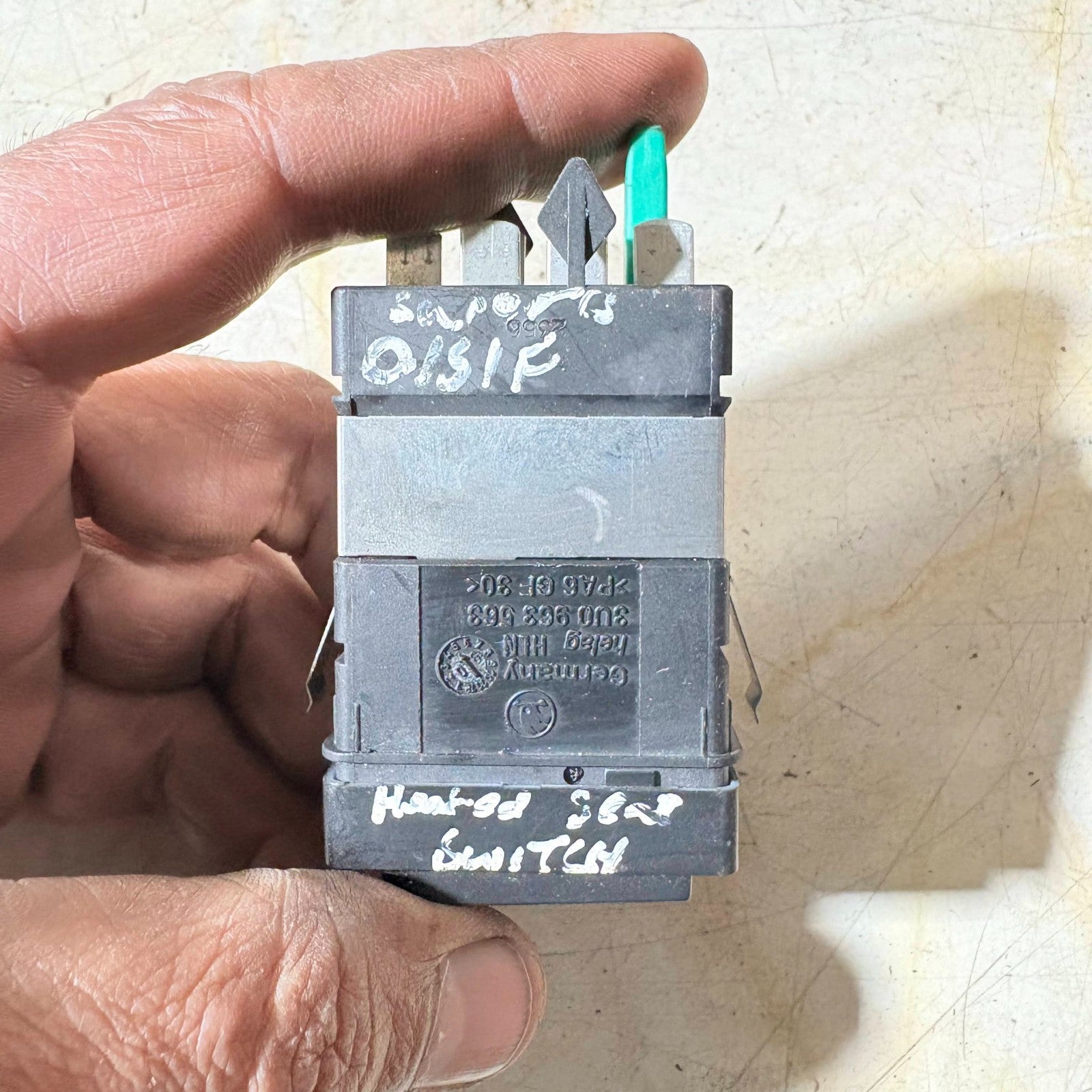 Skoda Superb Mk1 2001-2008 Front Right Seat Heating Switch 3U0963563