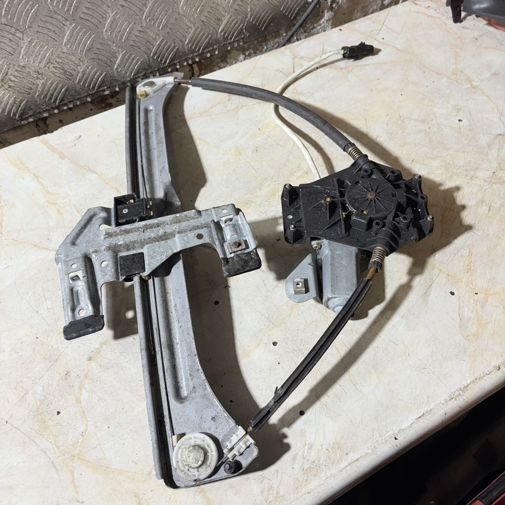Chrysler 2001-2005 Front Passenger Nearside Door Window Regulator