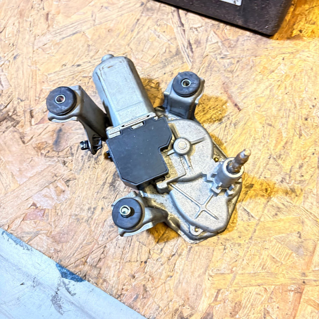 TOYOTA AVENSIS MK2 T250 2003-2008 REAR WIPER MOTOR HATCHBACK 85130-05090