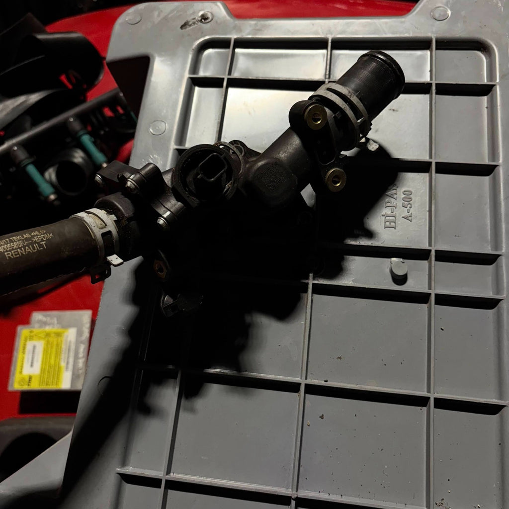 Dacia Logan 2017 Engine Water Coolant Pipe Hose and Thermostat 924005588R