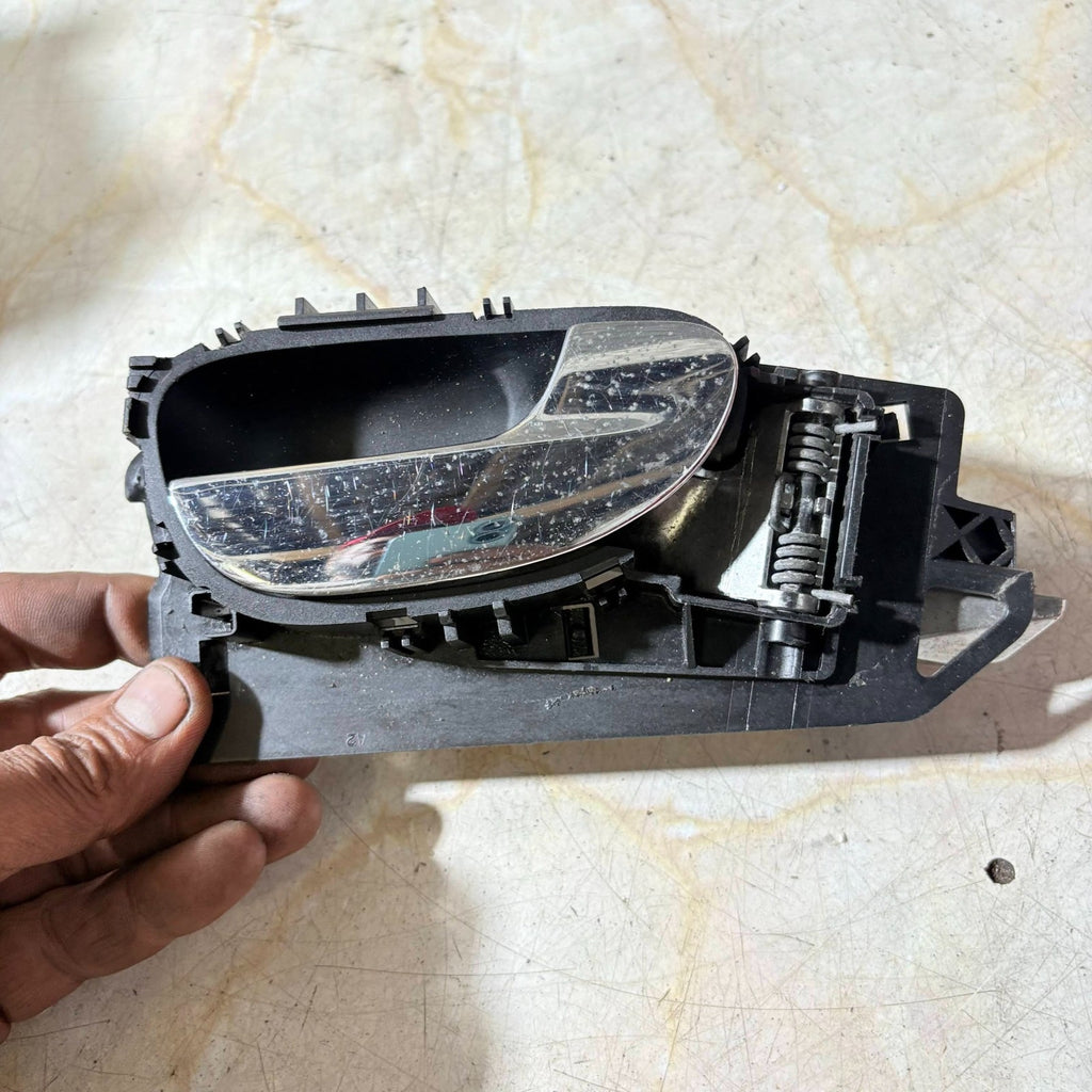 PEUGEOT 307 MK1 01-08 5DR FRONT DRIVER RIGHT INTERIOR DOOR HANDLE 9643604477