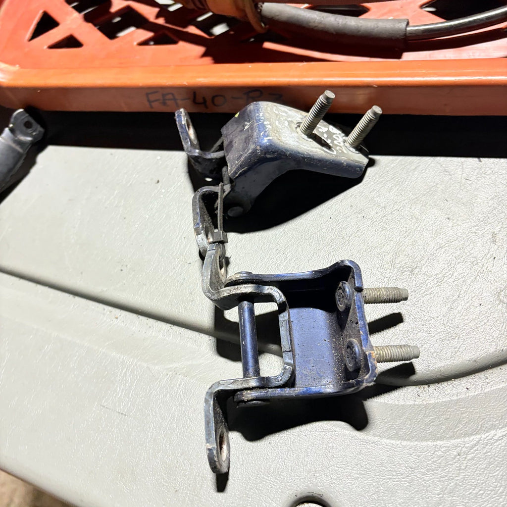 HONDA CR-V MK2 02-06 5 DOOR REAR DRIVER RIGHT DOOR HINGES PAIR