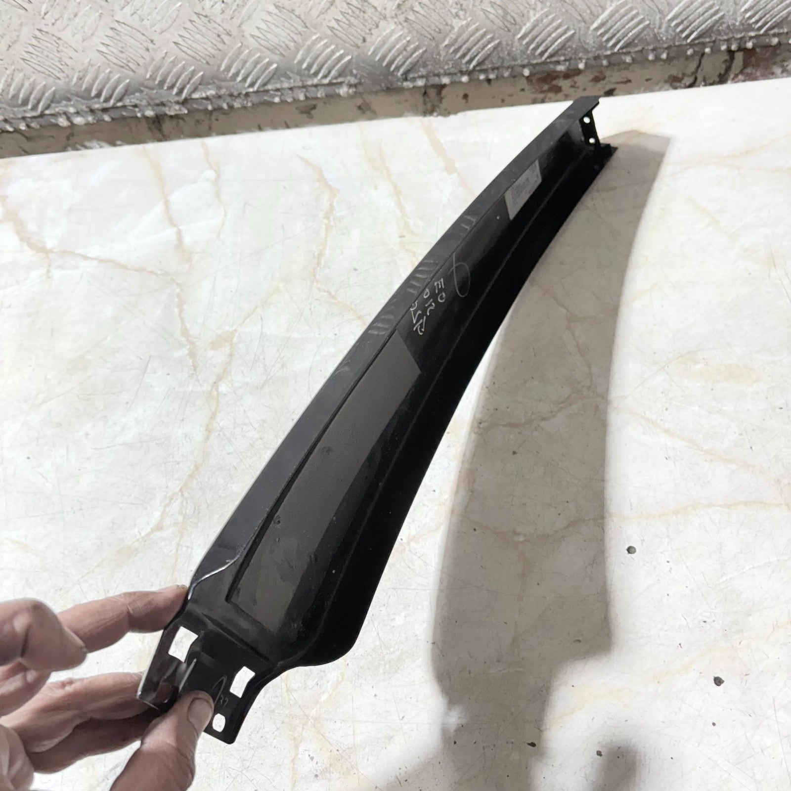 2012 SEAT EXEO DRIVERS SIDE FRONT EXTERIOR DOOR PILLAR TRIM 8E0853290D