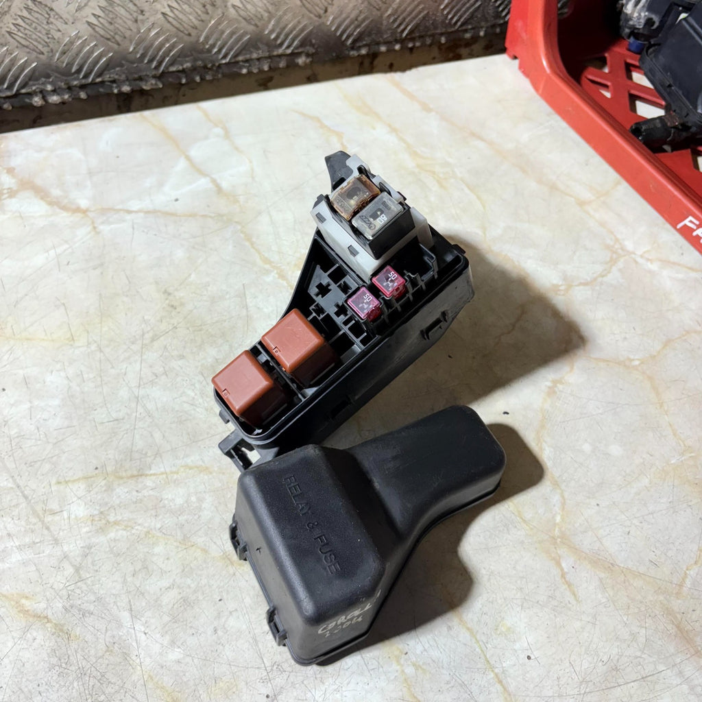 Toyota Corolla 2004 Engine Bay Fuse & Relay Box Under Bonnet Junction Block