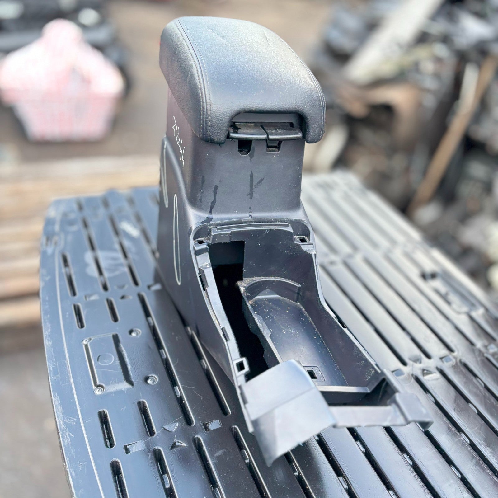 Mitsubishi Outlander MK2 CW 2007-2012 Centre Console Armrest 8011A083/4-1