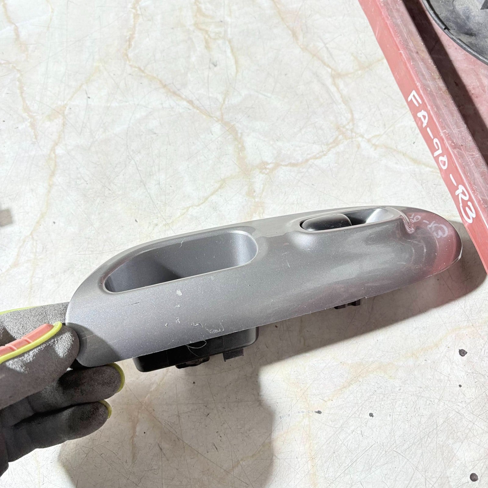 Nissan Juke F15 2010–2014 Front Right Driver Side Window Switch 82961-1KA2A