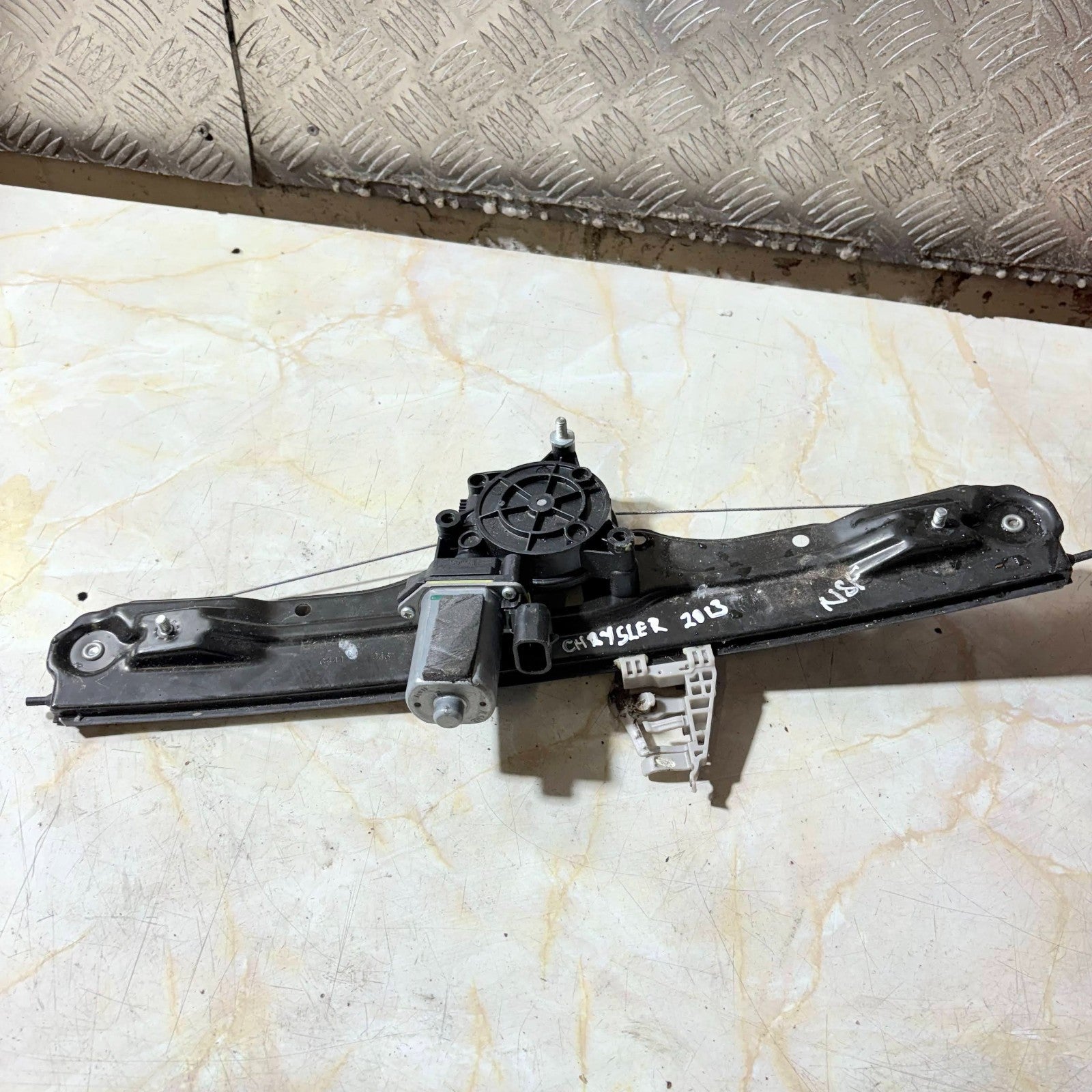 CHRYSLER 2013 5 DOOR WINDOW REGULATOR & MOTOR FRONT LEFT SIDE