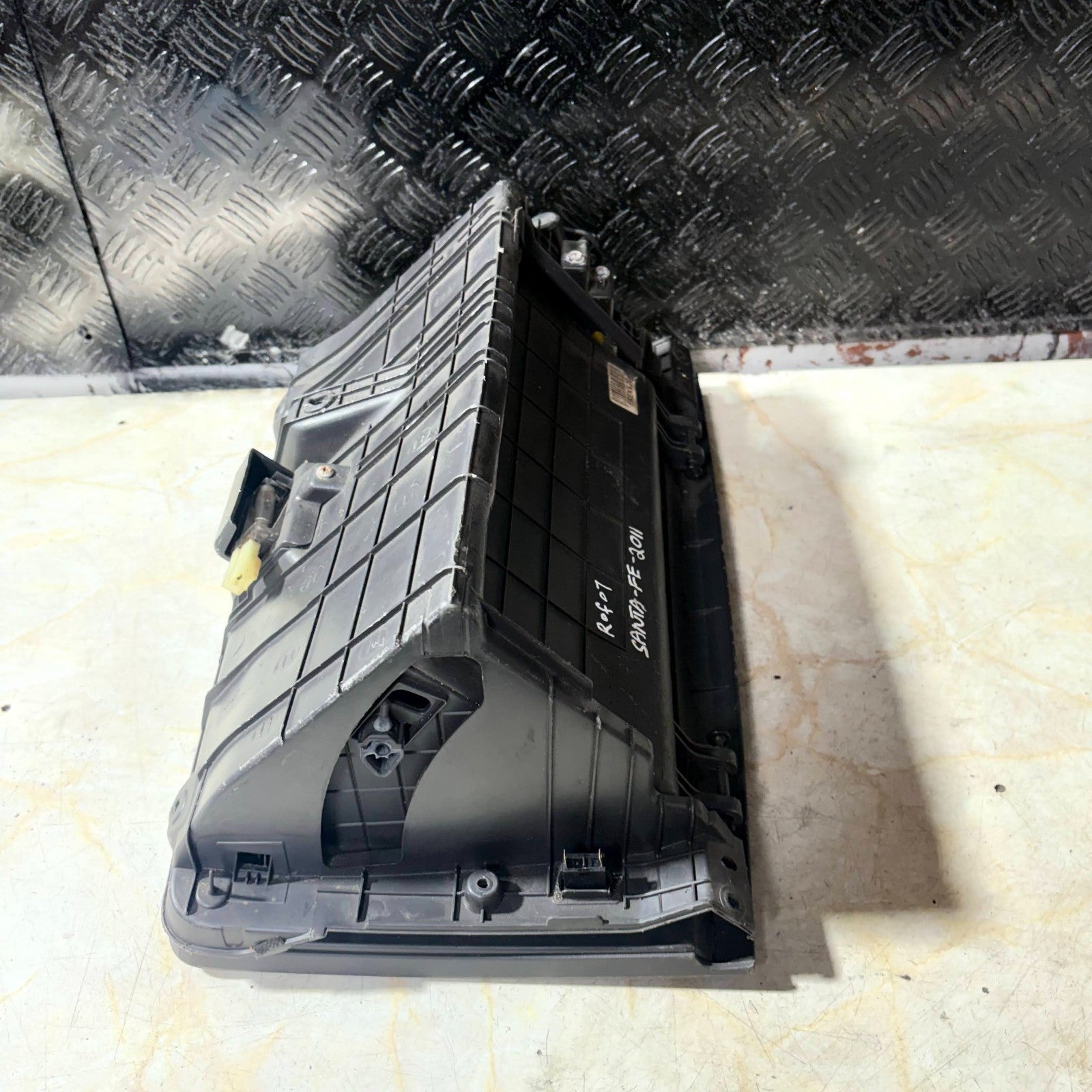 Hyundai Santa Fe MK2 2006-2012 Dashboard Glove Box Storage Assembly 84511-2B900