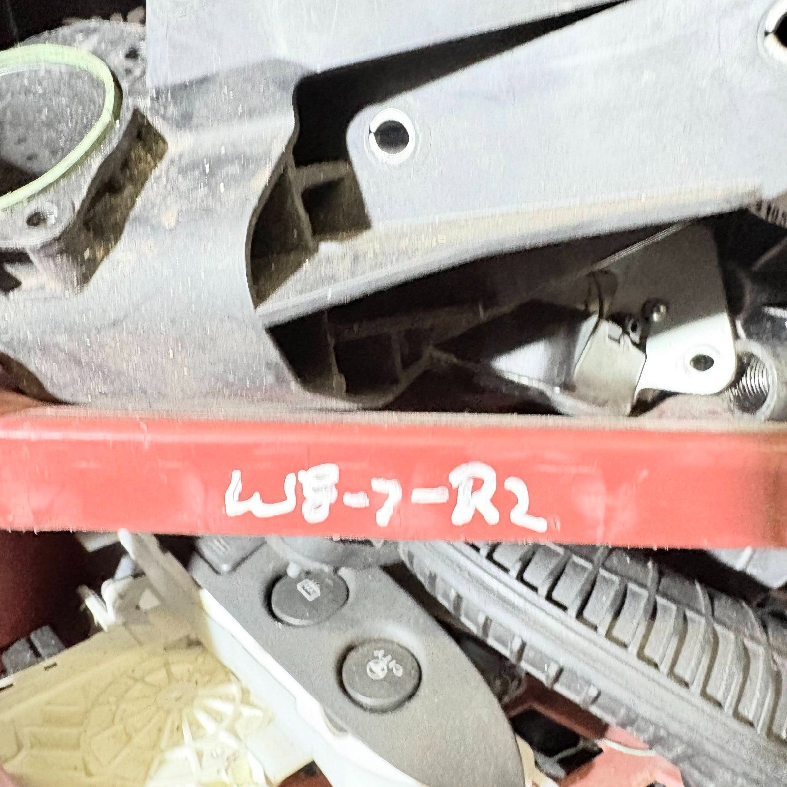 2006–2011 Toyota Yaris Interior Middle Roof Light 81260-0D030