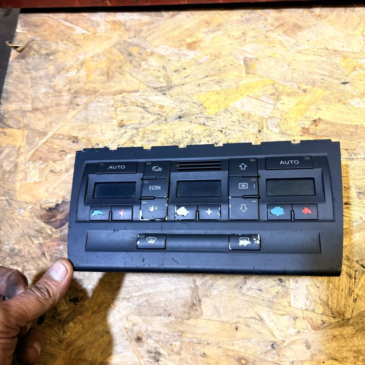 AUDI A4 B7 CLIMATE CONTROL UNIT 8E0820043B 2002