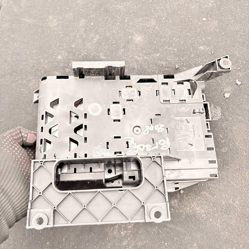 2003-2008 Porsche Cayenne 4.5 Turbo Interior Passenger Fuse Relay Box 7L0937548C