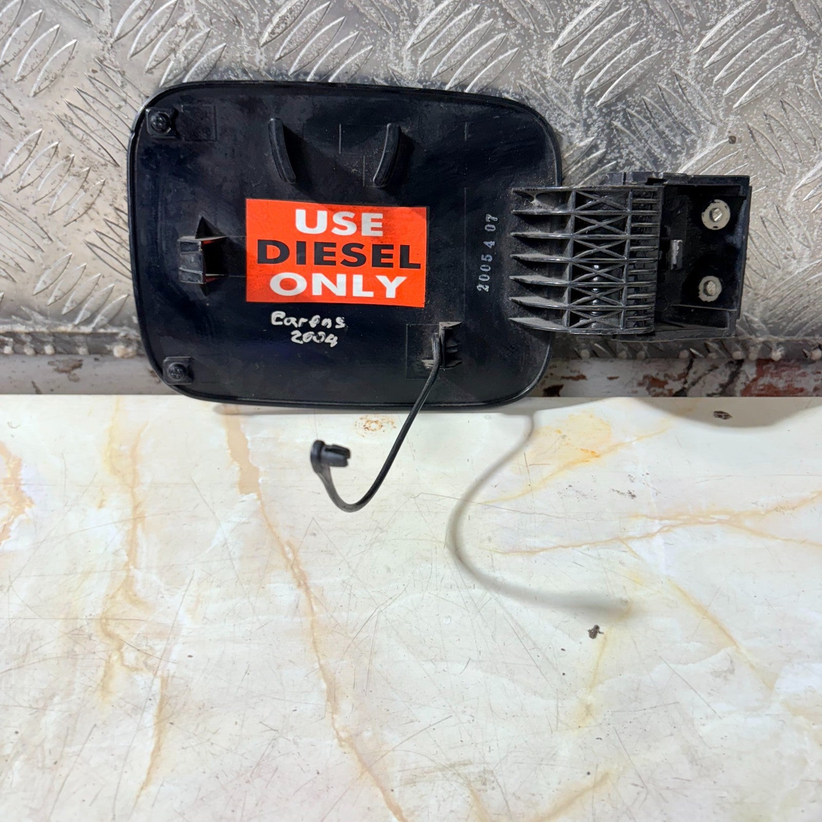 KIA CARENS 2004 FUEL FILLER FLAP