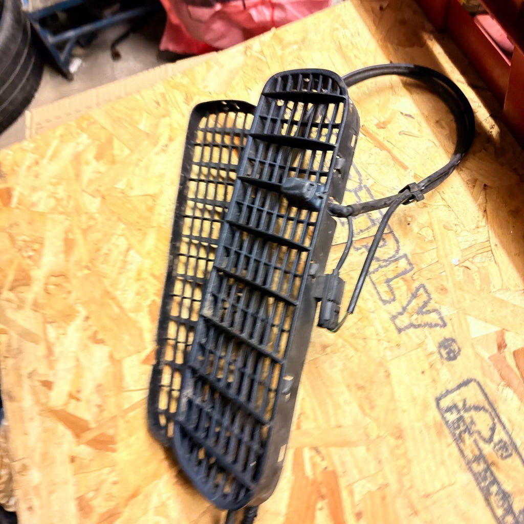 2000-2006 BMW 325i 330i ZHP E46 CENTER HOOD VENT GRILLE COWL TRIM OEM