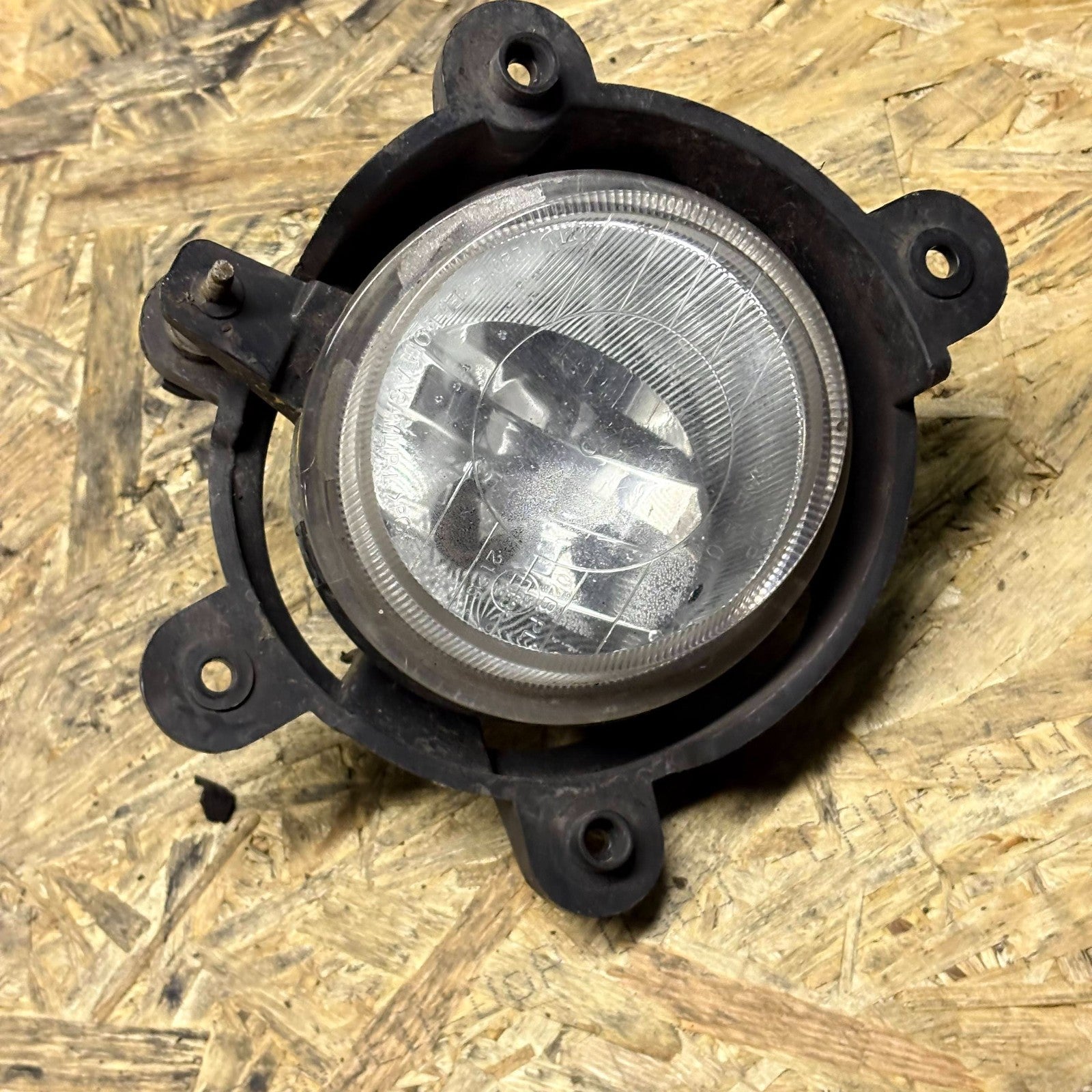 Kia Sorento 2006-2009 RH Driver Front Bumper Fog Light/Fog Lamp Assembly