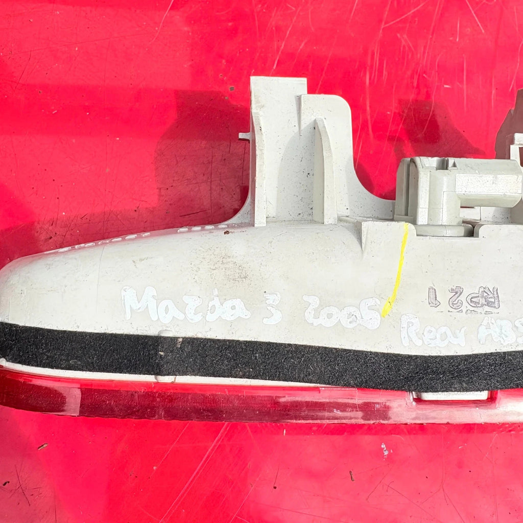 MAZDA 3 2003-2009 REAR CENTRE HIGH MOUNT THIRD BRAKE LIGHT LAMP ASSEMBLY P3591