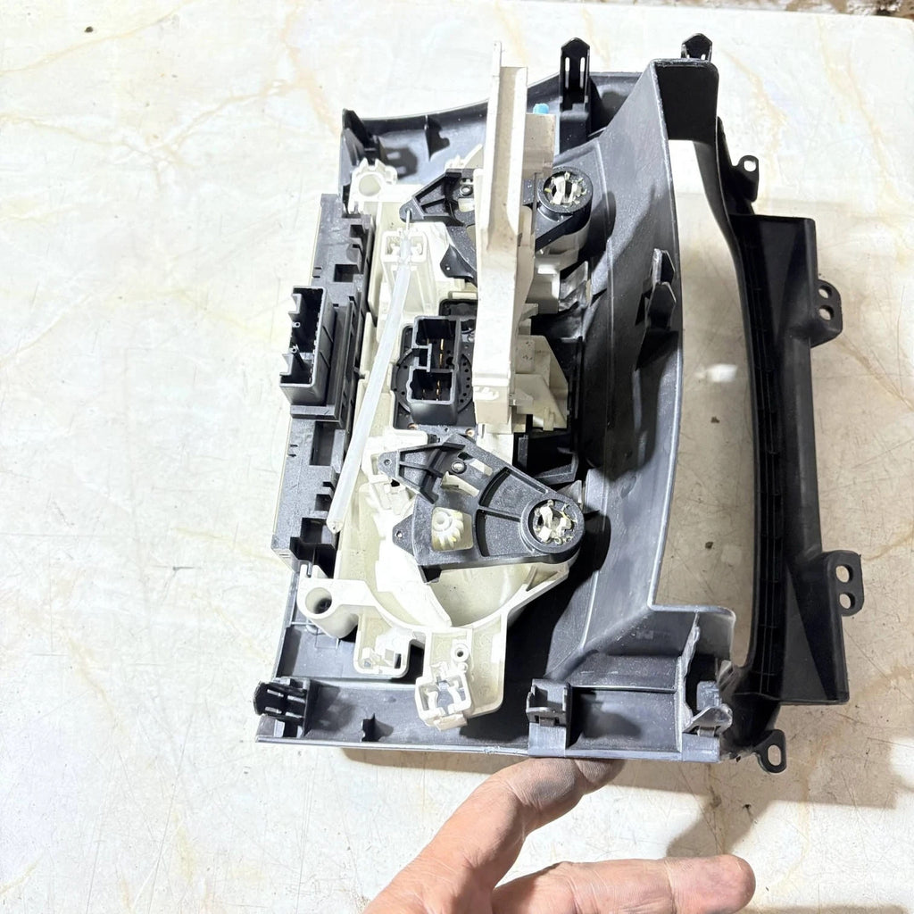 Daihatsu Sirion Mk2 5dr 2005-2010 Heater A/C Control Panel 8C138E22