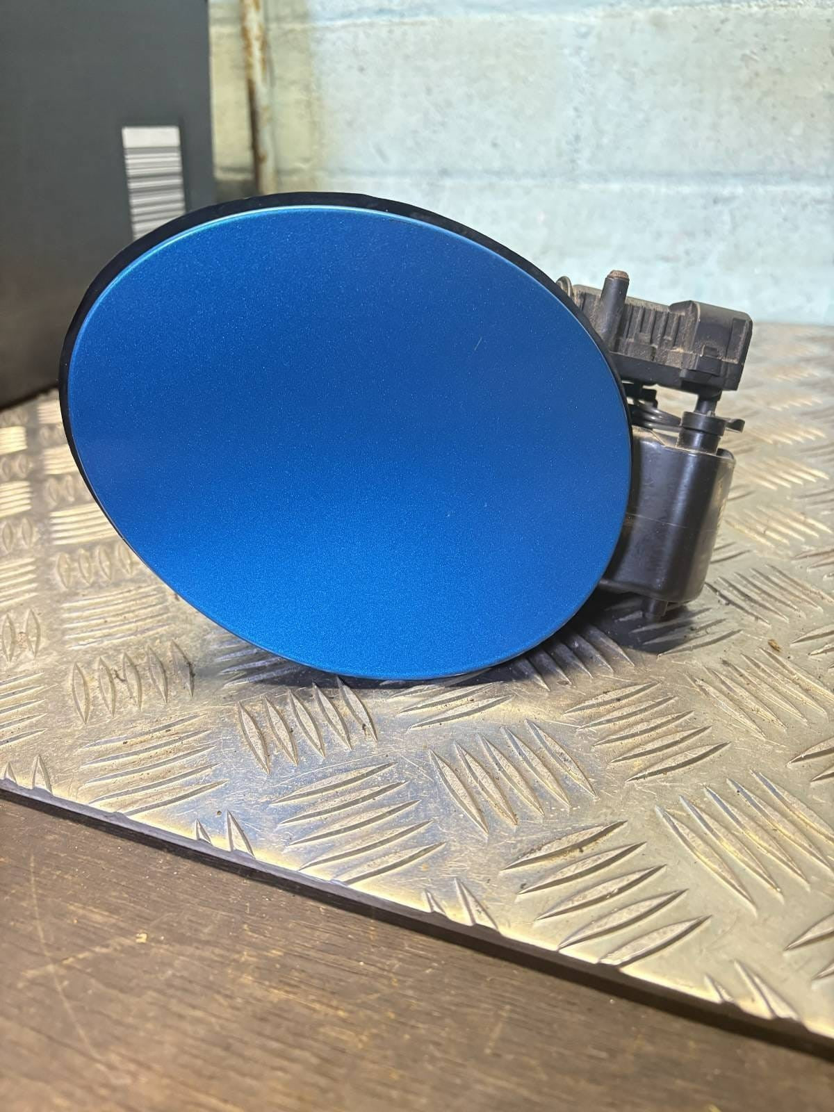 RANGE ROVER 2011 FUEL FLAP BLUE BJ32-27936-A/B GENUINE OEM
