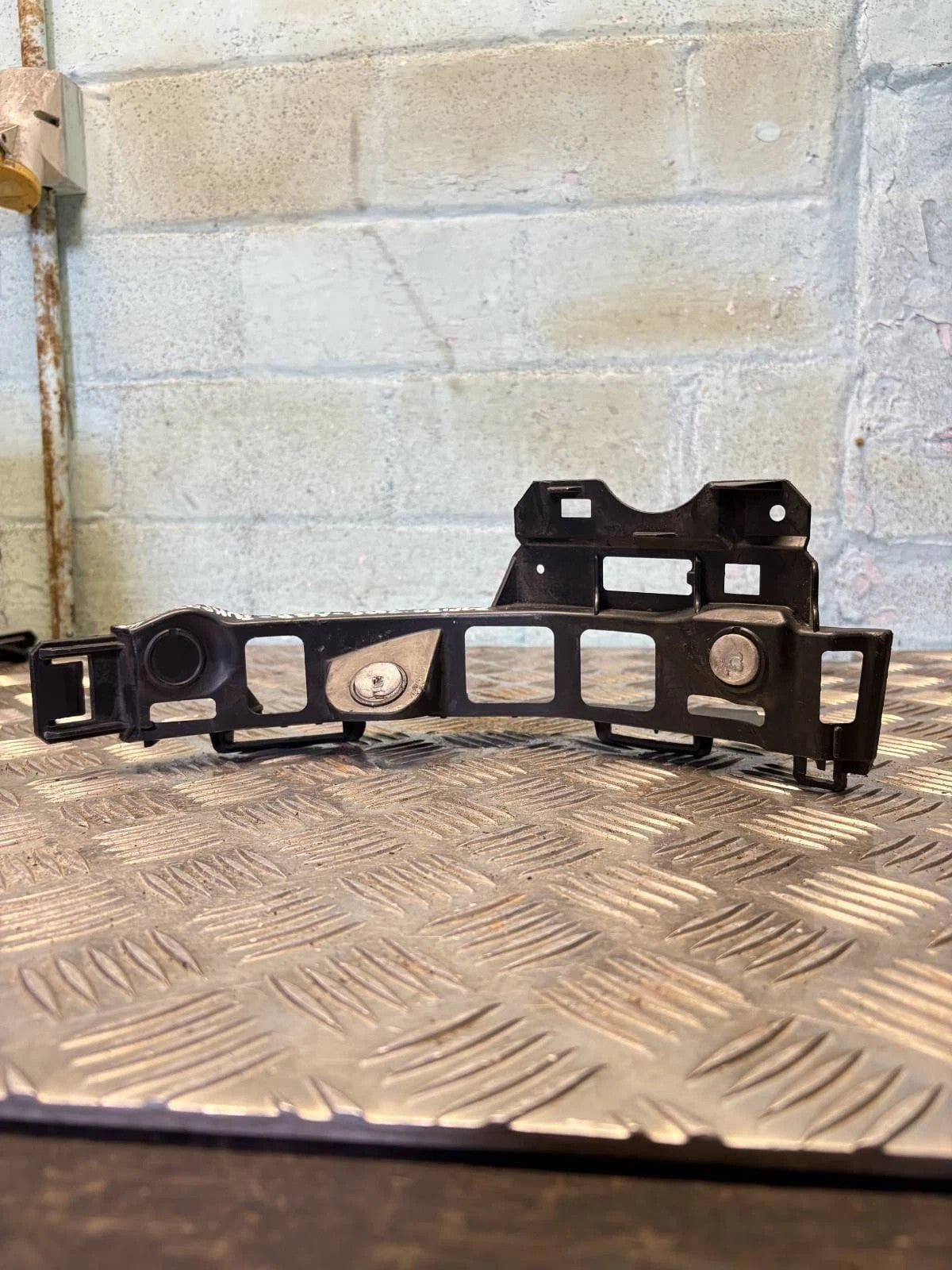 VAUXHALL ZAFIRA 2006 NSR REAR BUMPER MOUNTING BRACKETS 000137794