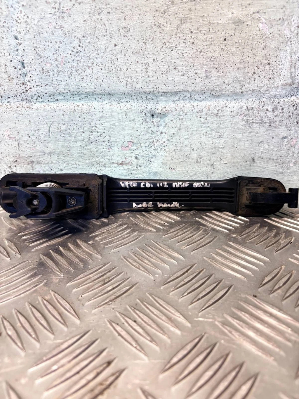 MERCEDES VITO CD1 112 NSF OUTER DOOR HANDLE