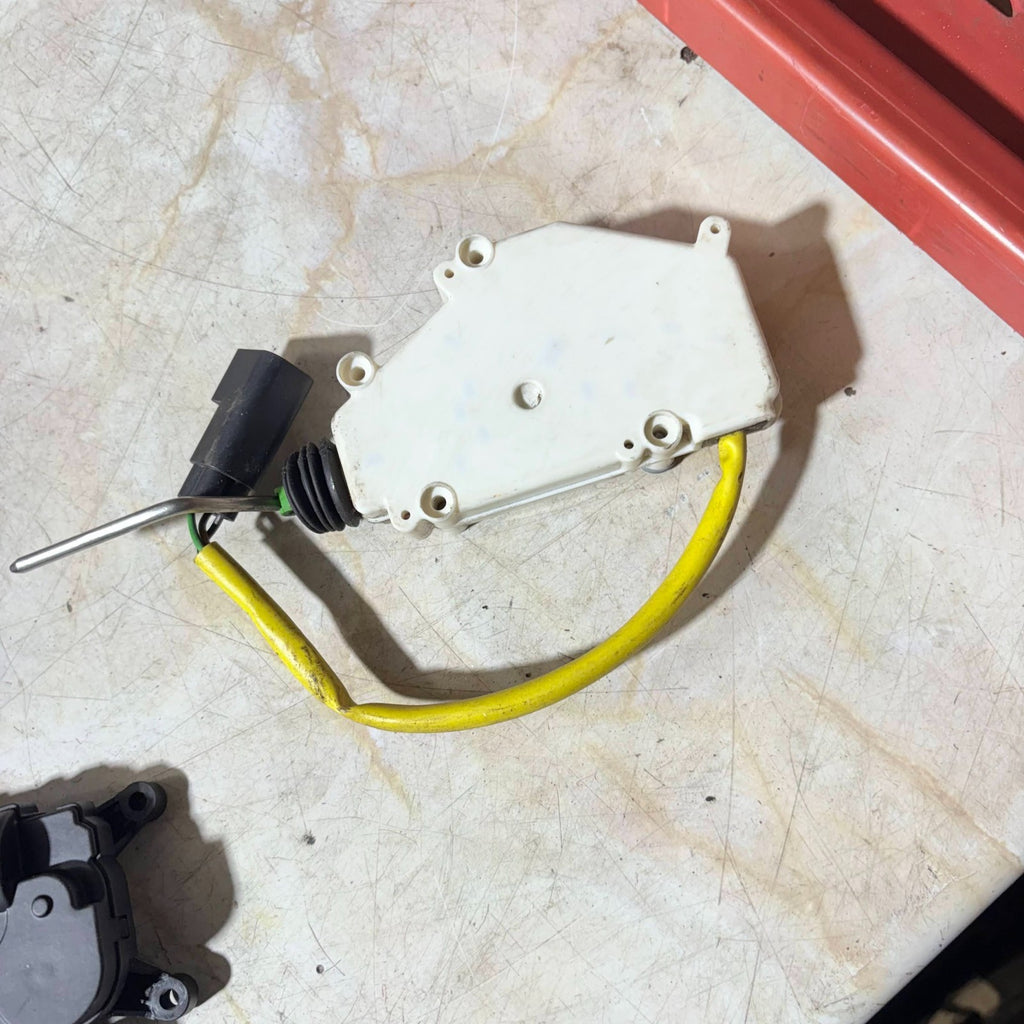 Seat Alhambra Mk2 Fuel tank Cap Lock 7MO959775