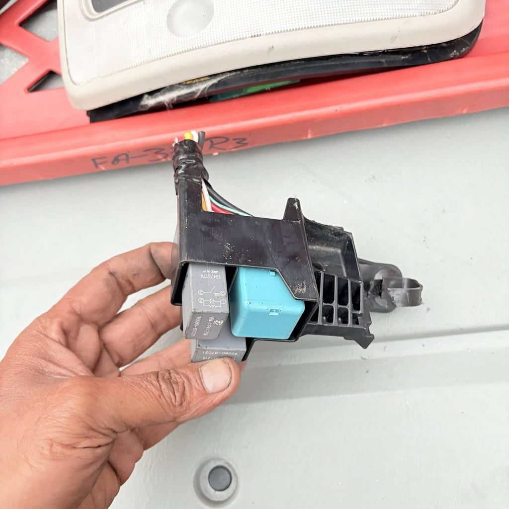 Peugeot 107 Aygo C1 P01-1 Relay Connector 5605 Relays 5606P01 2005-2014