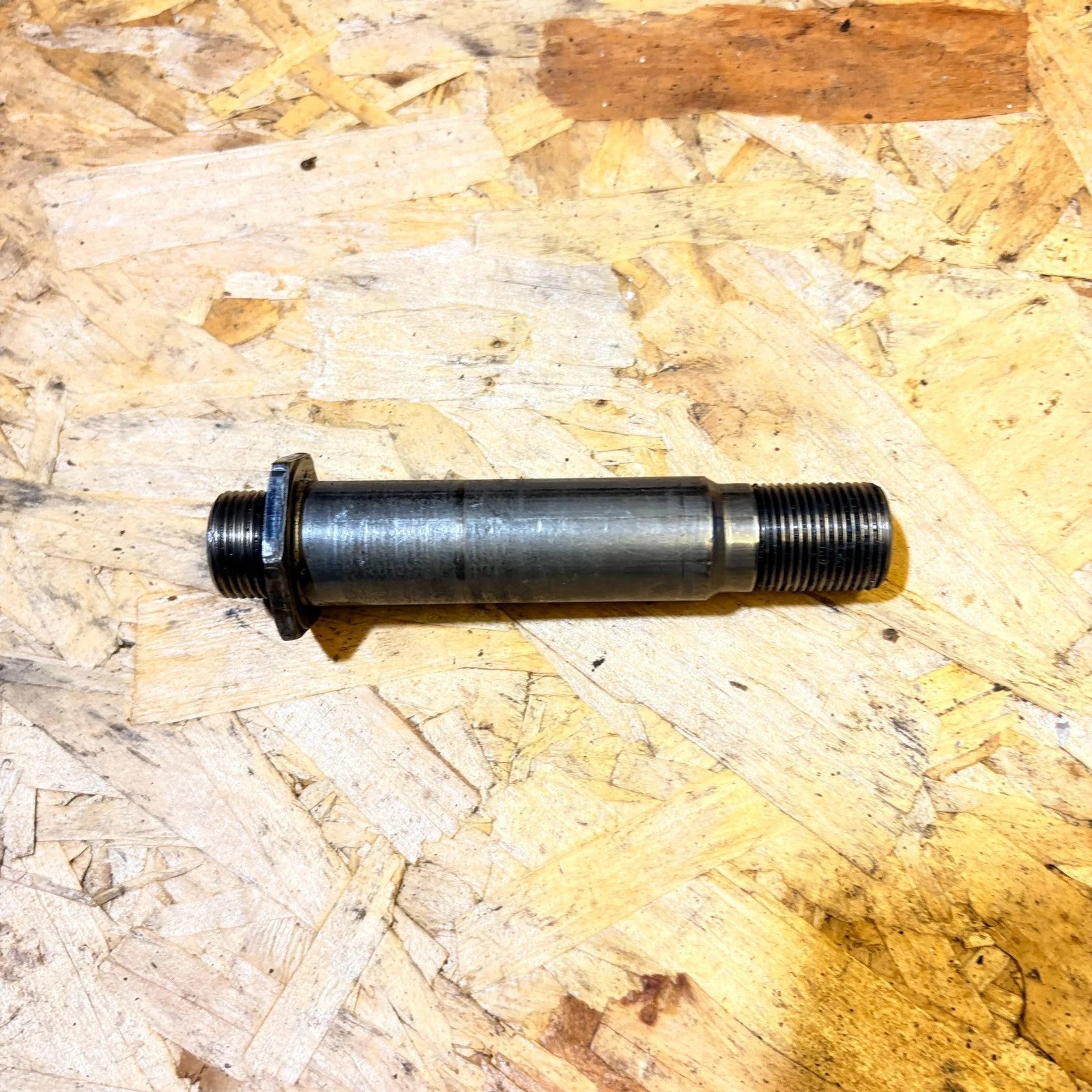 RENAULT REAR HUB CENTRE TORSION BAR BEARING MOUNT