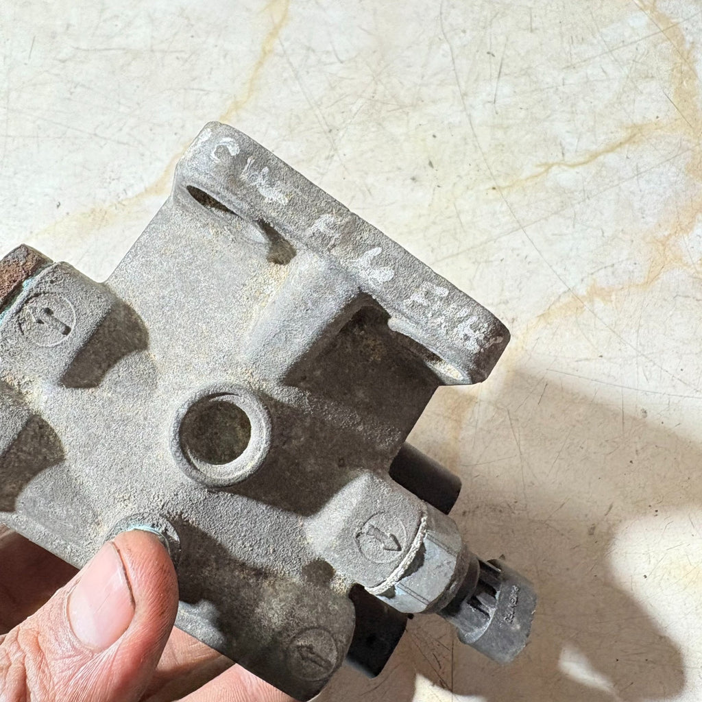 IVECO DAILY III 50C14 2004-2006 3.0 136HP DIESEL FUEL FILTER HOUSING HEAD PUMP