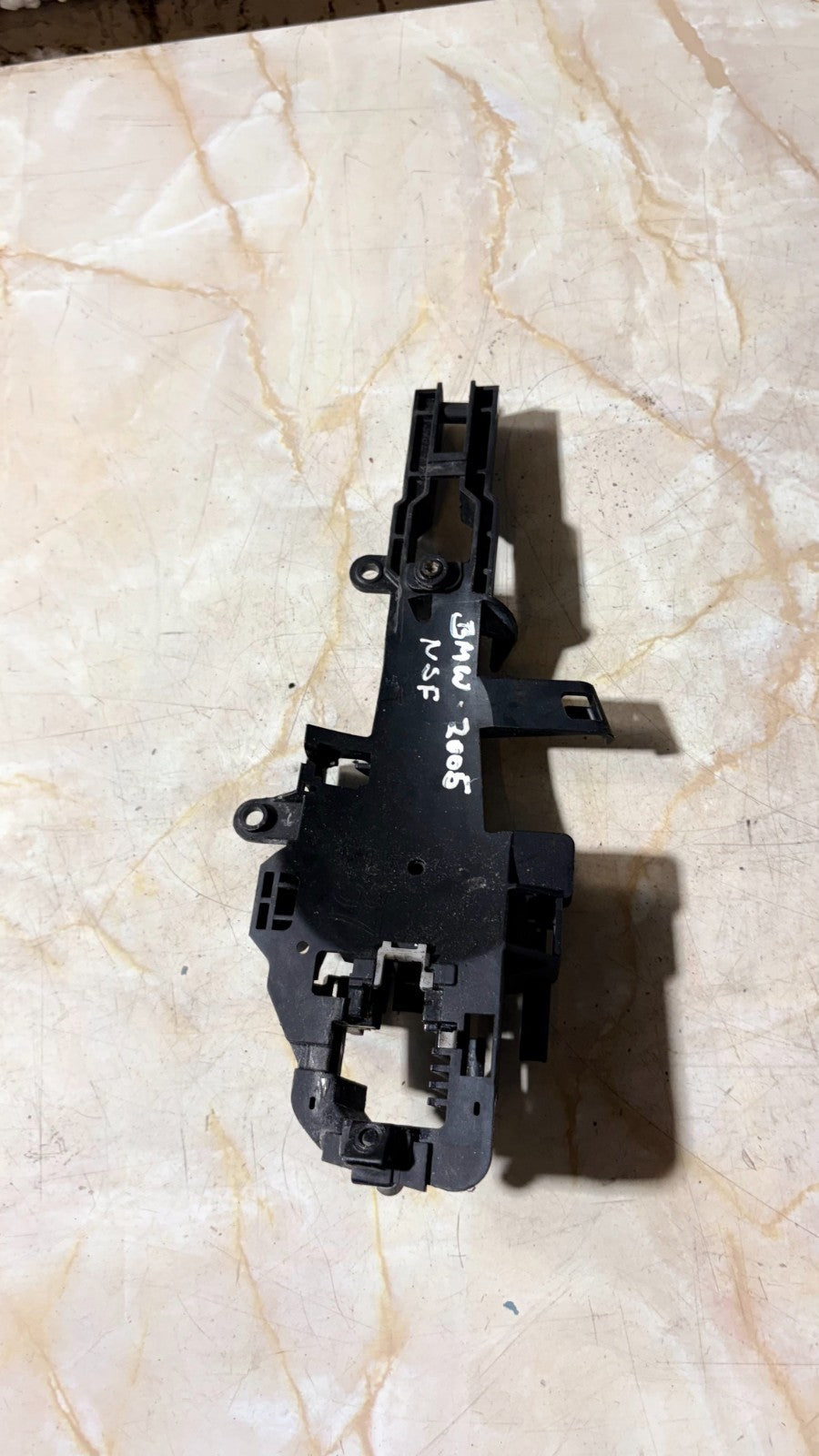 Bmw 2005 N/S/F Door Handle Bracket Passengers Front Left