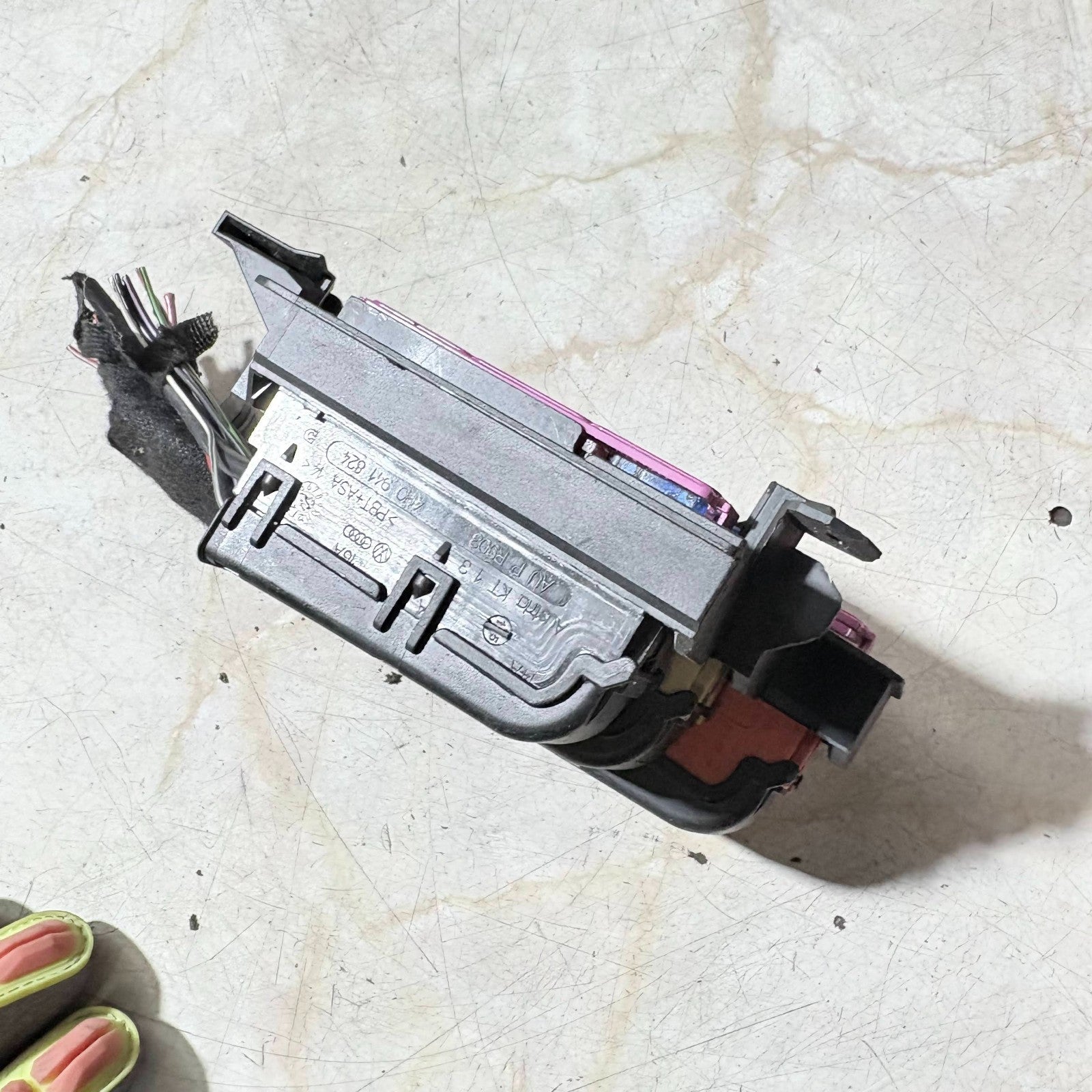 Audi A4 B8 2008-2012 Rear Trunk Boot Fuse Relay Box Block With Mount Bracket