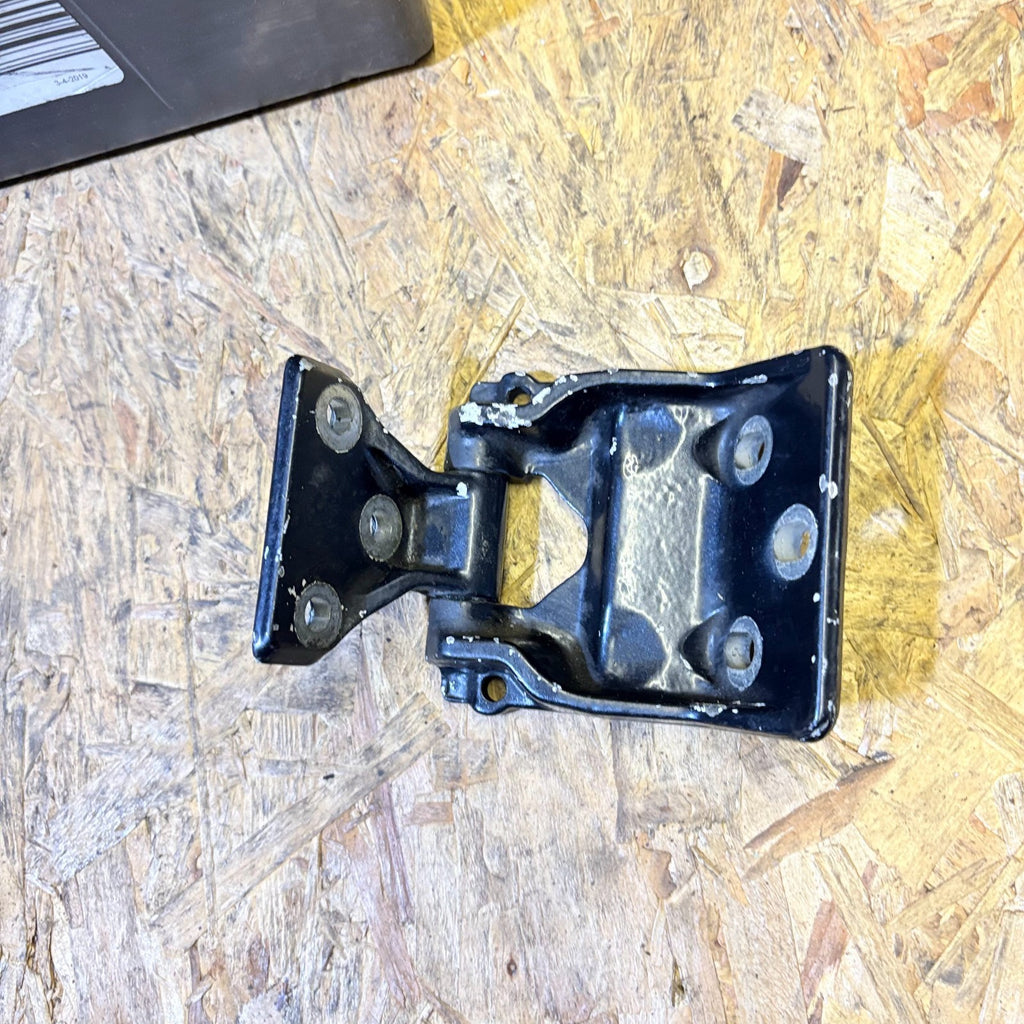 MERCEDES BENZ W447 VITO 2002 REAR RIGHT SIDE DOOR HINGE BOTTOM