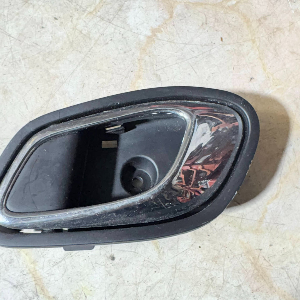 KIA CEED MK2 FRONT LEFT PASSENGER SIDE INTERIOR DOOR HANDLE 2012-2018
