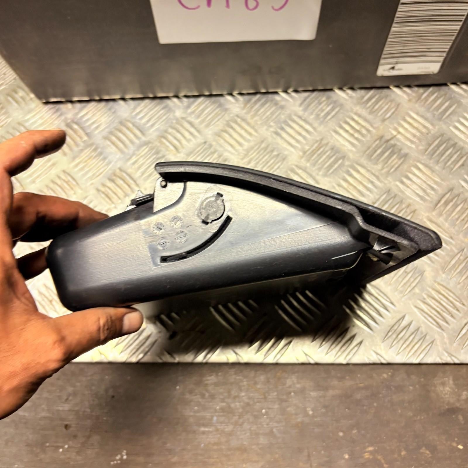 BMW 3 SERIES 320 Ci GLOVE BOX LID DOOR DRIVER SIDE FRONT