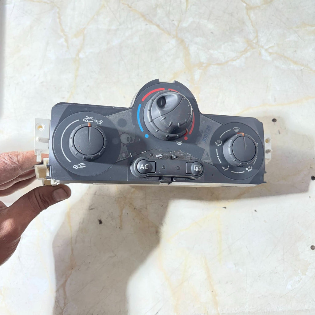 Renault Scenic II Climate Control Panel AC Unit Valeo 6958000 F6665720 03-09