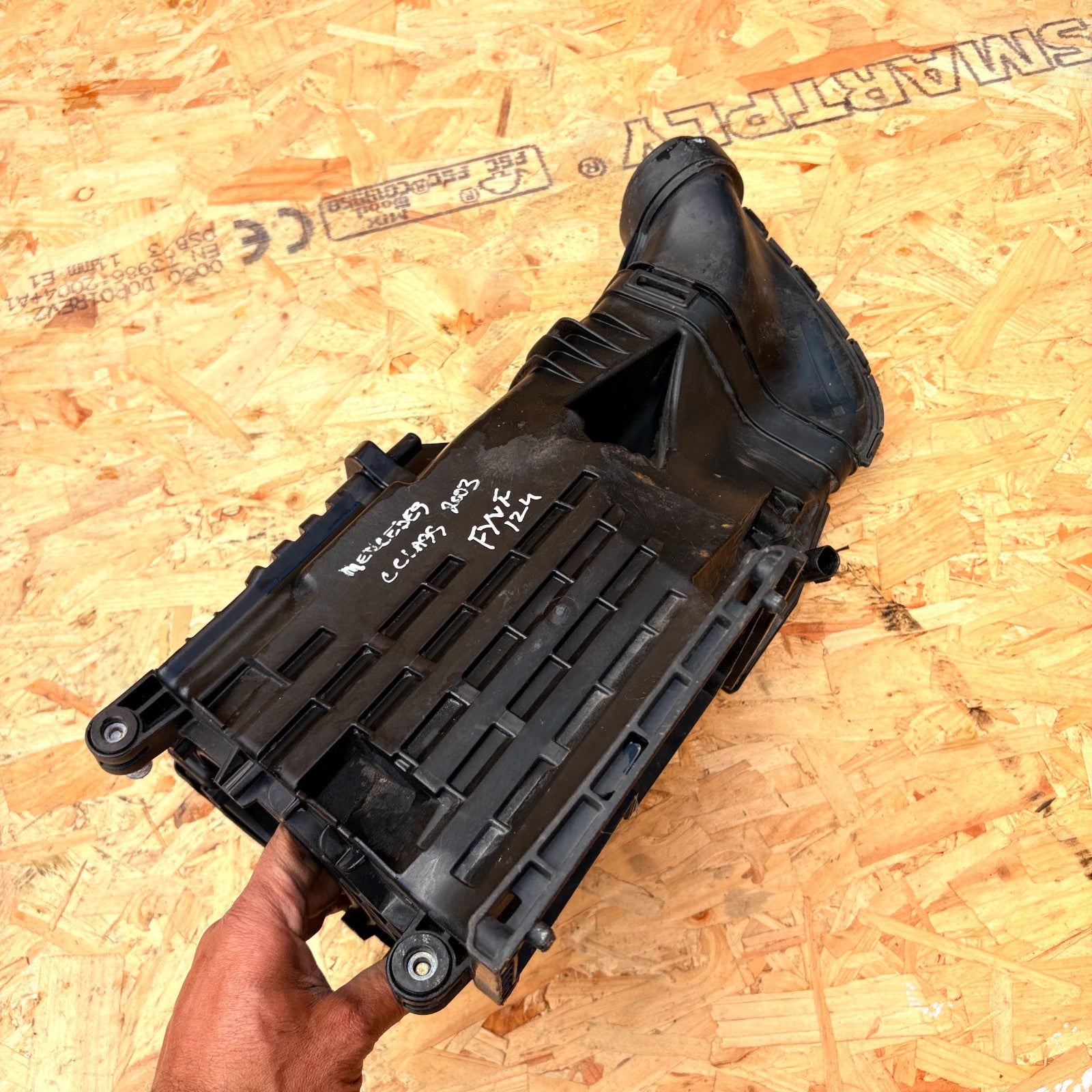 Mercedes-Benz C-CLASS 2003 Air Filter Box 2710900901