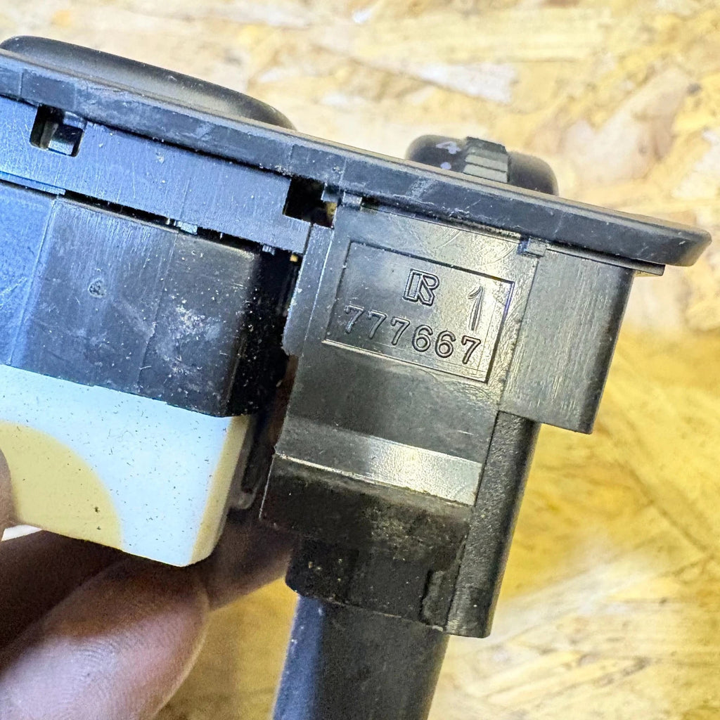 Toyota Avensis T25 03-08 RHD Wing Mirror Headlight TRC Switch 183575 777667