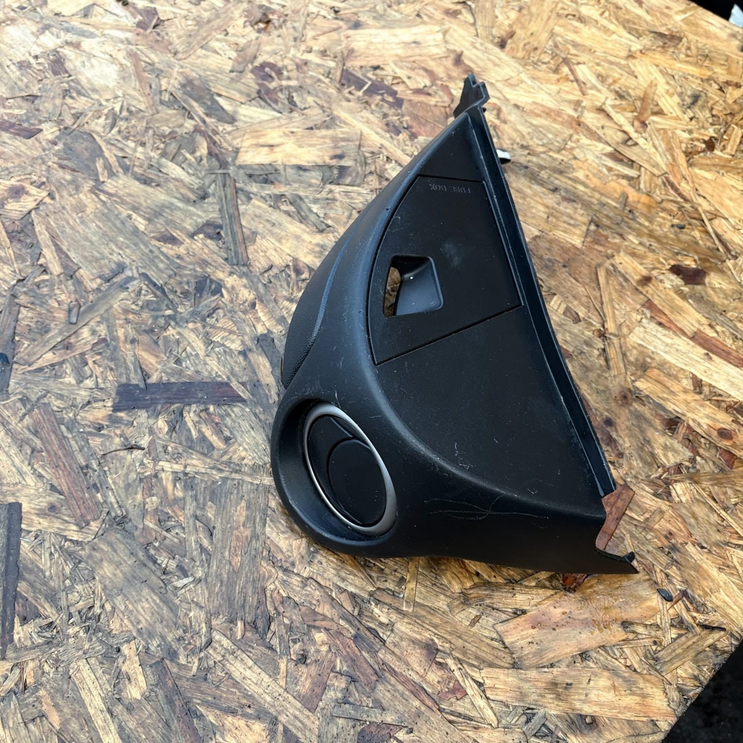 MAZDA 2 DE 2013 3DR PASSENGER SIDE DASH AIR VENT PLASTIC TRIM D65164281
