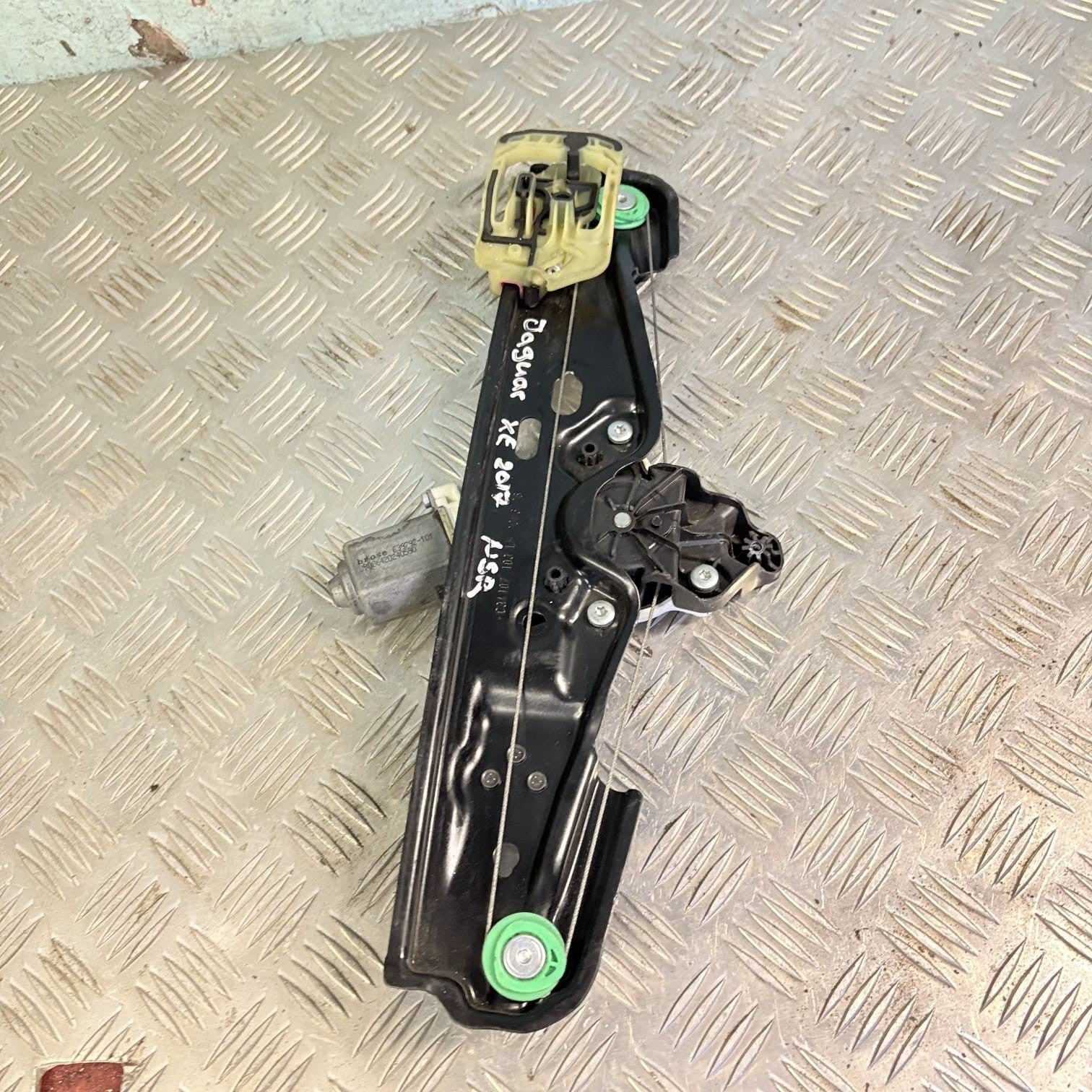 2017 JAGUAR XE X760 PASSENGER REAR DOOR WINDOW REGULATOR & MOTOR GX7327001AC
