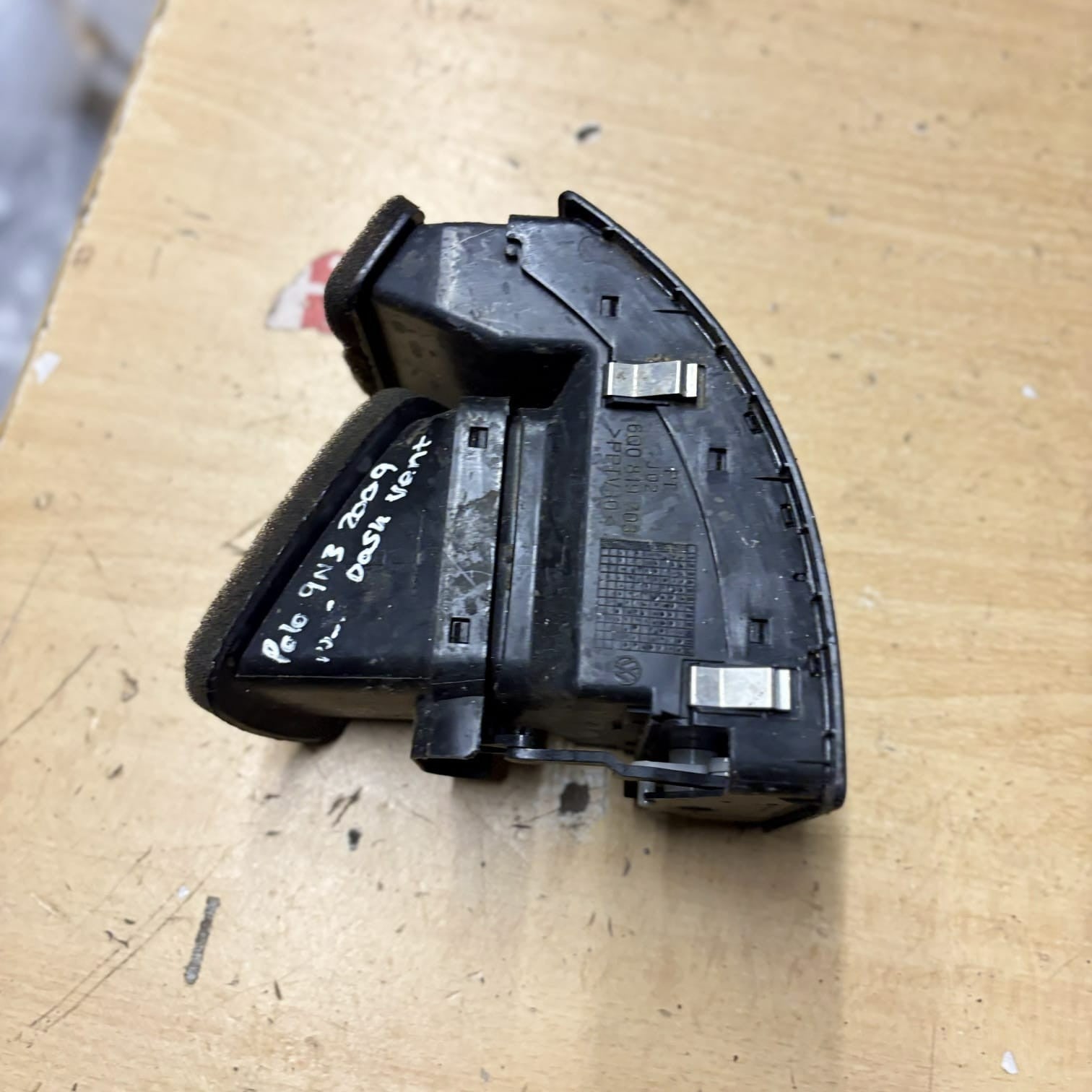 VW Polo 9N3 Driver Front Dashboard Air Vent 2006-2009 6Q0819703