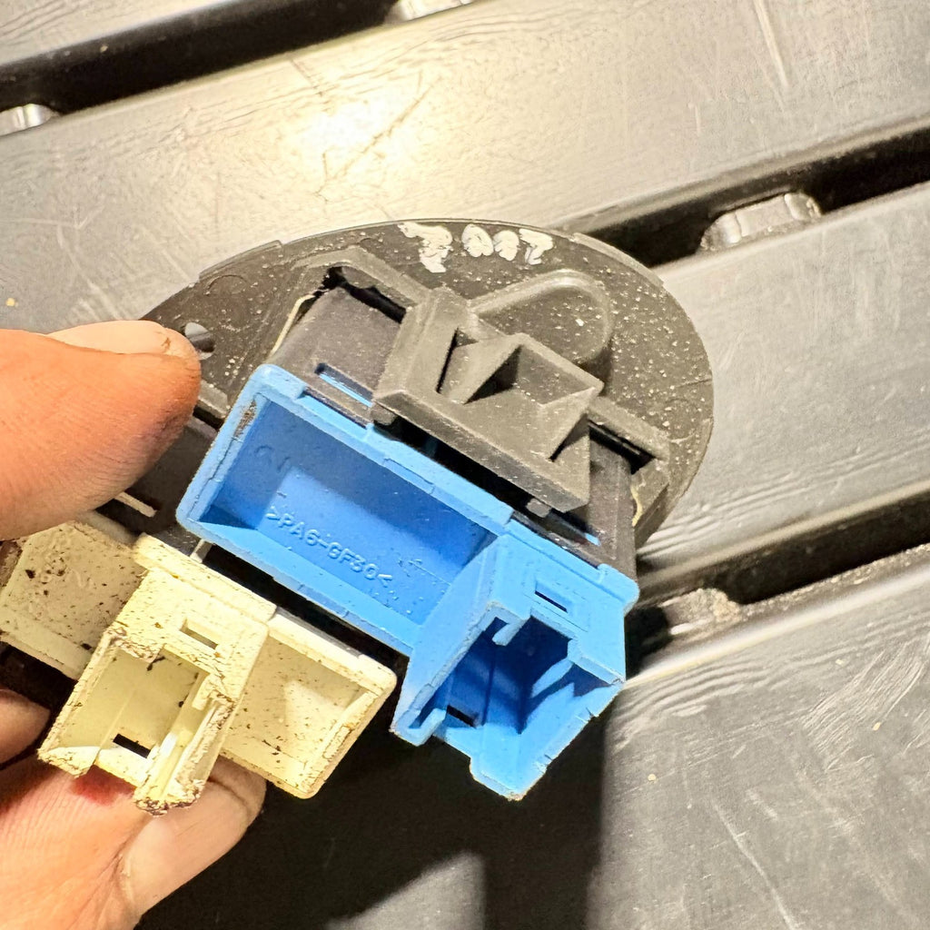 MG 2002-2005 REG HAZARD WARNING/CENTRAL LOCK UNLOCK SWITCH