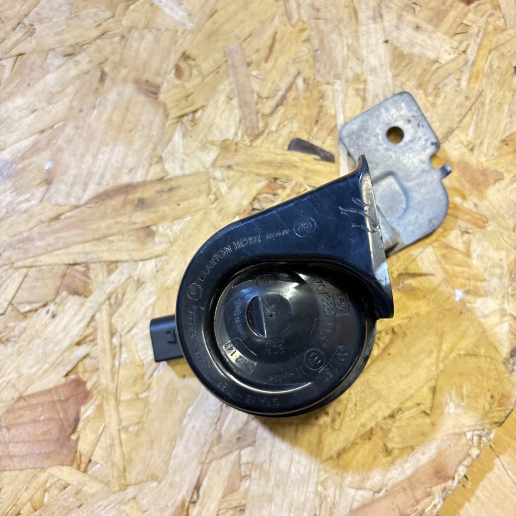 2010-2018 AUDI A1 LOW TONE HORN ALARM SIREN 8X0 951 229 D WITH BRACKET