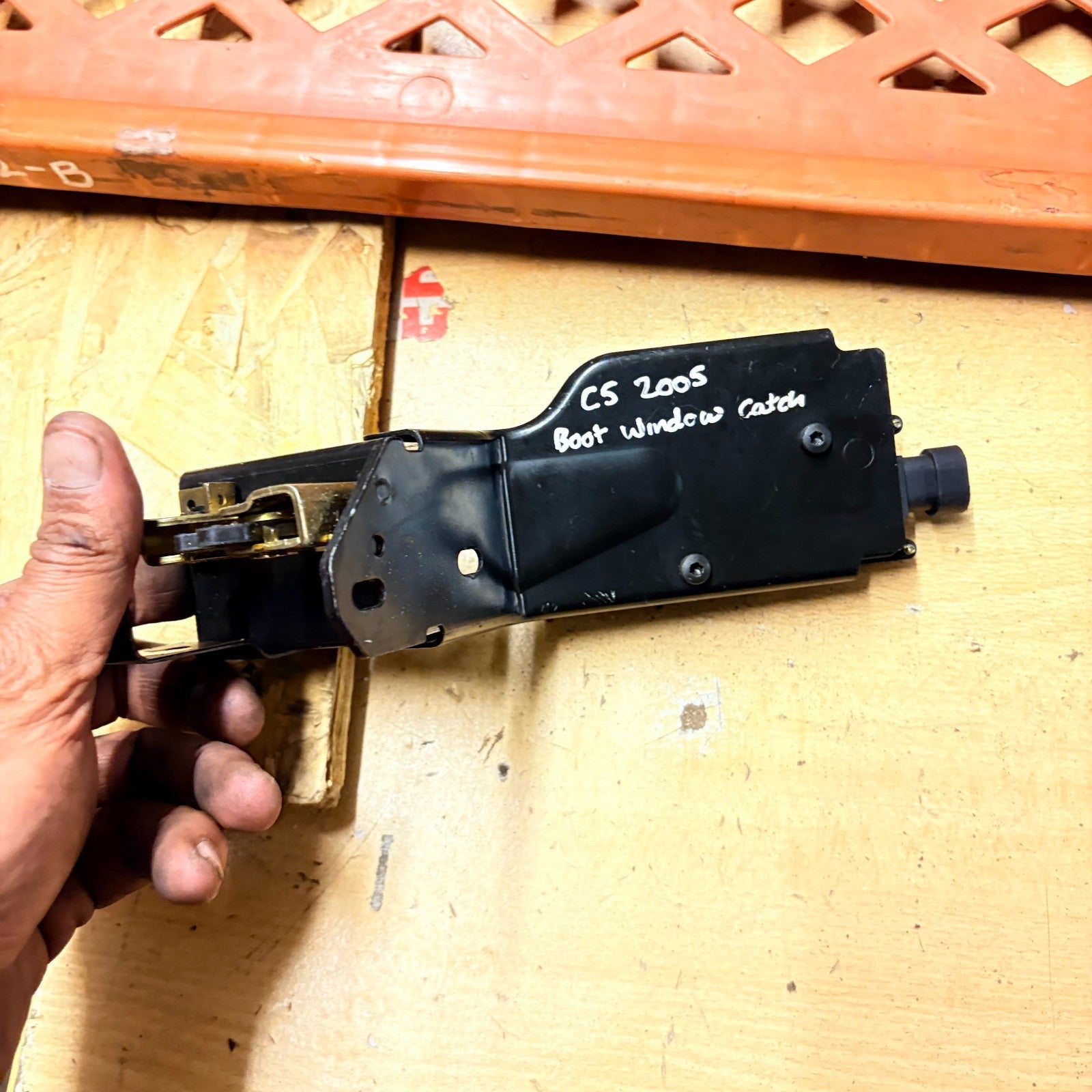 Citroen C5 2005 Tailgate window boot lock latch motor A00177