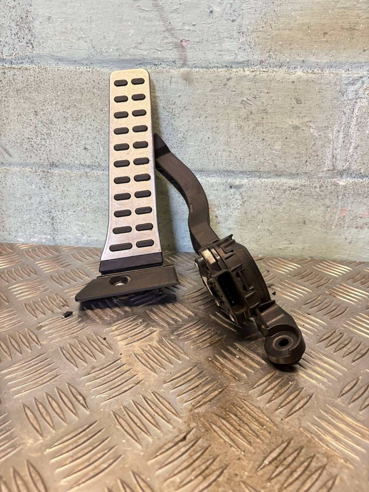 HYUNDAI I20 MK2 2018 ACCELERATOR THROTTLE PEDAL 32700-XXXXX